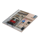 Rote Straßenbahn in der Altstadt von Prag - Tschec Fliese (Seite)