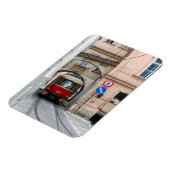Rote Straßenbahn in der Altstadt von Prag - Tschec Magnet (Linke Seite)