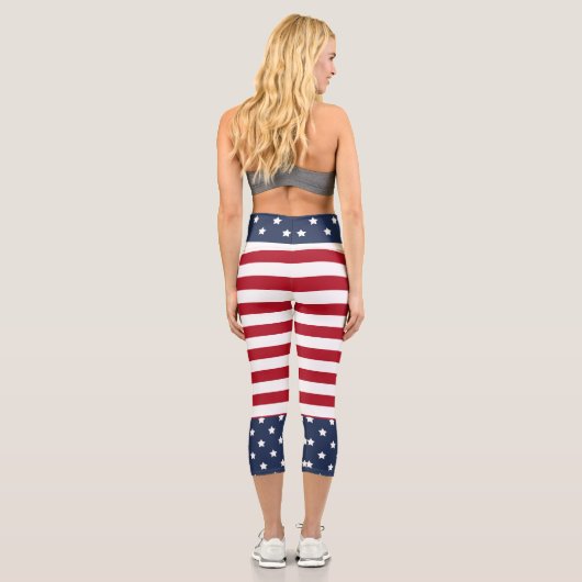 Rote Streifen mit blauem und weißem Star-Band Capri Leggings (Rückseite)