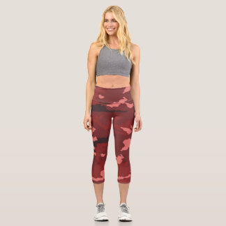 Rote Tarnmuster Capri-Leggings Capri Leggings