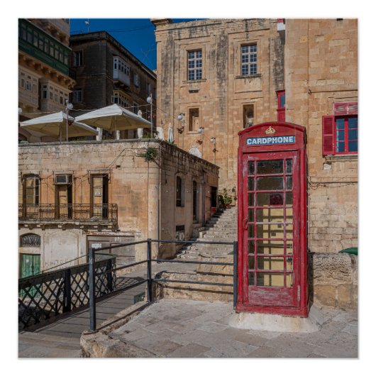 Rote Telefonzelle in Valletta Malta Poster (Vorderseite)