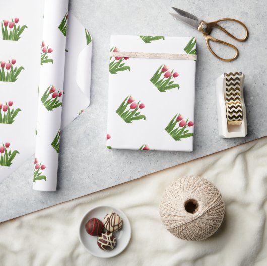 Rote Tulips mit Grün auf Weiß Geschenkpapier (Kunsthandwerk)