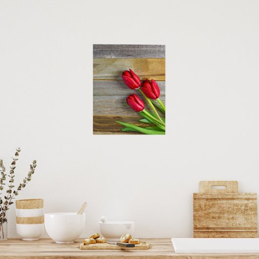 Rote Tulpen aus rustikalem Holz Poster (Küche)