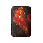 Rote Tulpen dunkler Hintergrund Badematte (Vorderseite Vertikal)