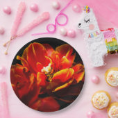 Rote Tulpen dunkler Hintergrund Pappteller (Party)