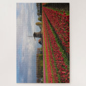 Rote Tulpen und eine Windmühle im Frühjahr Puzzle (Vertikal)