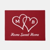 Rote Türmatte mit ineinander greifenden Herzen und (Vorderseite)