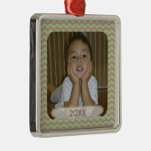 Rote u. grüne Zickzack datierte Ornament Aus Metall (Rechts)