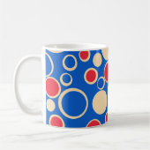 Rote und blaue Punkte auf blau Kaffeetasse (Links)