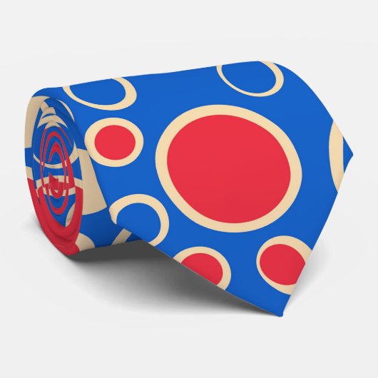 Rote und blaue Punkte auf blau Krawatte (Gerollt)