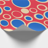 Rote und blaue Punkte auf rot Geschenkpapier (Ecke)