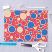 Rote und blaue Punkte auf rot Seidenpapier (Handwerk)