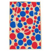 Rote und blaue Punkte auf Tan Mittlere Geschenktüte (Vorderseite)