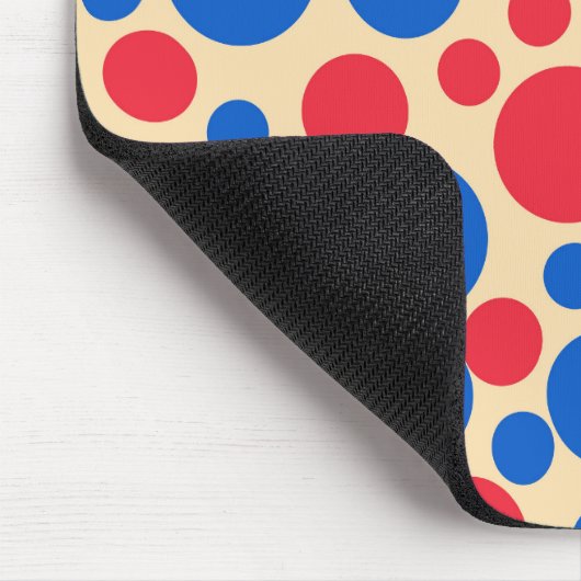 Rote und blaue Punkte auf Tan Mousepad (Ecke)