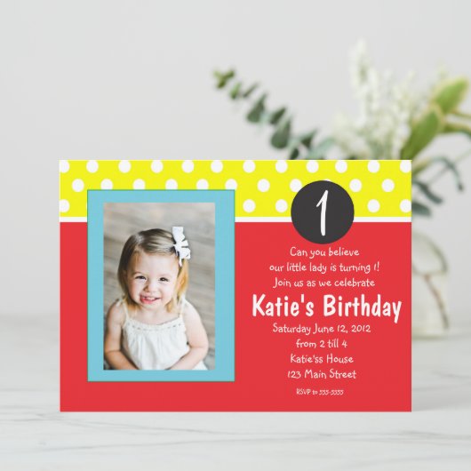 Rote und blaue Punkte Kindergeburtstag Einladung (Stehend Vorderseite)