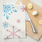 Rote und blaue Schneeflocken auf weißem Hintergrun Geschirrtuch (Viertel Falte)