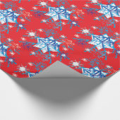 Rote und blaue Schneeflocken und Sterne Geschenkpapier (Ecke)