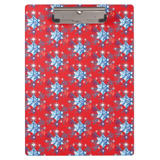 Rote und blaue Schneeflocken und Sterne Klemmbrett (Vorderseite)