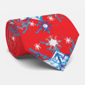 Rote und blaue Schneeflocken und Sterne Krawatte (Gerollt)