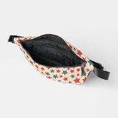 Rote und blaue Sterne, 4. Juli, beiger Hintergrund Bauchtasche (Offen)