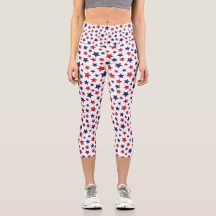 Rote und blaue Sterne, 4. Juli, weißer Hintergrund Capri Leggings