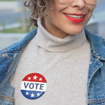 Rote und Blaue Wahl Button<br><div class="desc">Das unparteiische runde "Vote"-Button-Button-Design zeichnet sich durch patriotische Rot-,  Weiß- und Blautöne mit Marinetext und Weißsternakzenten aus.</div>