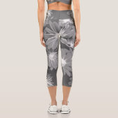 Rote und gelbe Blumen 2 Capri Leggings (Rückseite)