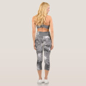 Rote und gelbe Blumen 2 Capri Leggings (Rückseite)