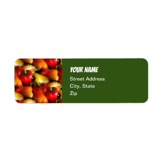 Rote und gelbe Paprikaschoten geben das Adressetik (Vorne)