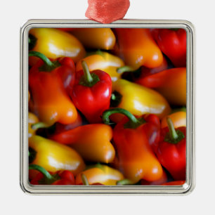 Rote und Gelbe Paprikaschoten Keramik Ornament Aus Metall