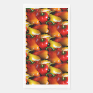 Rote und gelbe Paprikaschoten Serviette