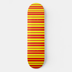 Rote und gelbe Streifen Skateboard