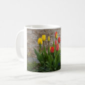 Rote und gelbe Tulpen Kaffeetasse (Vorderseite Links)