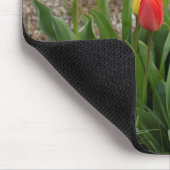 Rote und gelbe Tulpen Mousepad (Ecke)