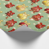 Rote und gelbe Weihnachtsbälle mit Bows Geschenkpapier (Ecke)
