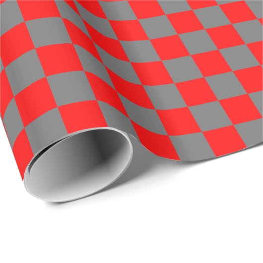 Rote und graue Schachbrettquadrate Geschenkpapier (Rolleneckpunkt)
