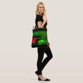 Rote und grüne Abstrakte Kunst Tasche (Am Model)
