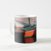 ROTE UND GRÜNE BOOTDOCKING AUF DEM DOCK KAFFEETASSE (Vorderseite Links)