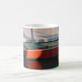 ROTE UND GRÜNE BOOTDOCKING AUF DEM DOCK KAFFEETASSE (Mittel)