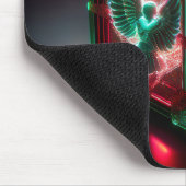Rote und grüne Engel wachen über eine metallische Mousepad (Ecke)