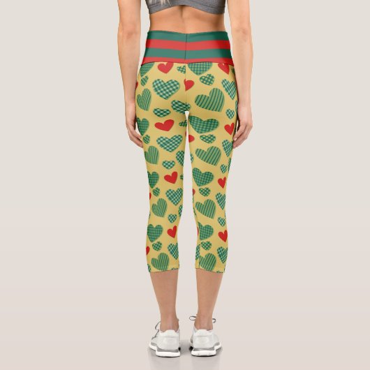 Rote und grüne Herzen Capri Leggings (Rückseite)