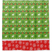 Rote und grüne Rentiere, Bäume, Schneeflocken Duschvorhang (Vorderseite)