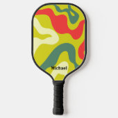 Rote und grüne Retrowellen Moderne Monogramme Pickleball Schläger (Rückseite)