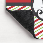 Rote und grüne Streifen mit einem Monogramm in ein Mousepad (Ecke)