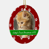 Rote und grüne Tatze druckt das erste Weihnachten Keramikornament (Rechts)