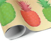 Rote und grüne Weihnachtsananas auf Gold Geschenkpapier (Rolleneckpunkt)