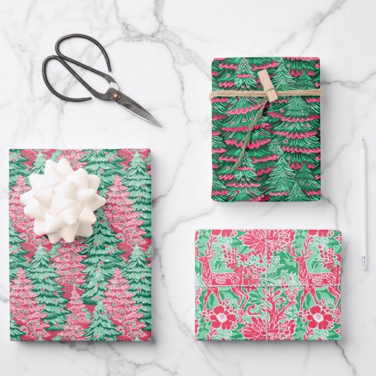 Rote und grüne Weihnachtsbäume und Rentiere Geschenkpapier Set (Vorderseite)