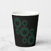 Rote und grüne Weihnachtsschneeflocke Pappbecher (Vorderseite)