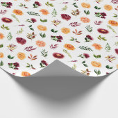Rote und orangefarbene Blumen mit Blattmuster Geschenkpapier (Ecke)