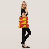 Rote und orangefarbene Imitate geheftet Tasche (Am Model)